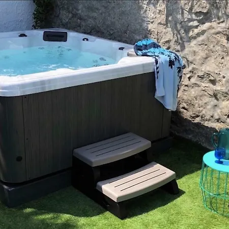 Waves End, St Ives, Hot Tub And Parking St Ives (Cornwall)