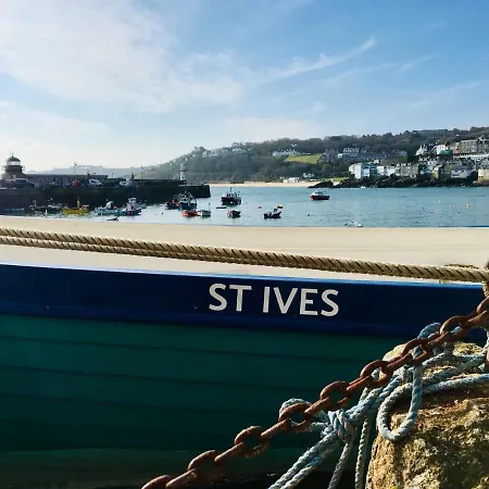 Waves End, St Ives, Hot Tub And Parking * St Ives (Cornwall)